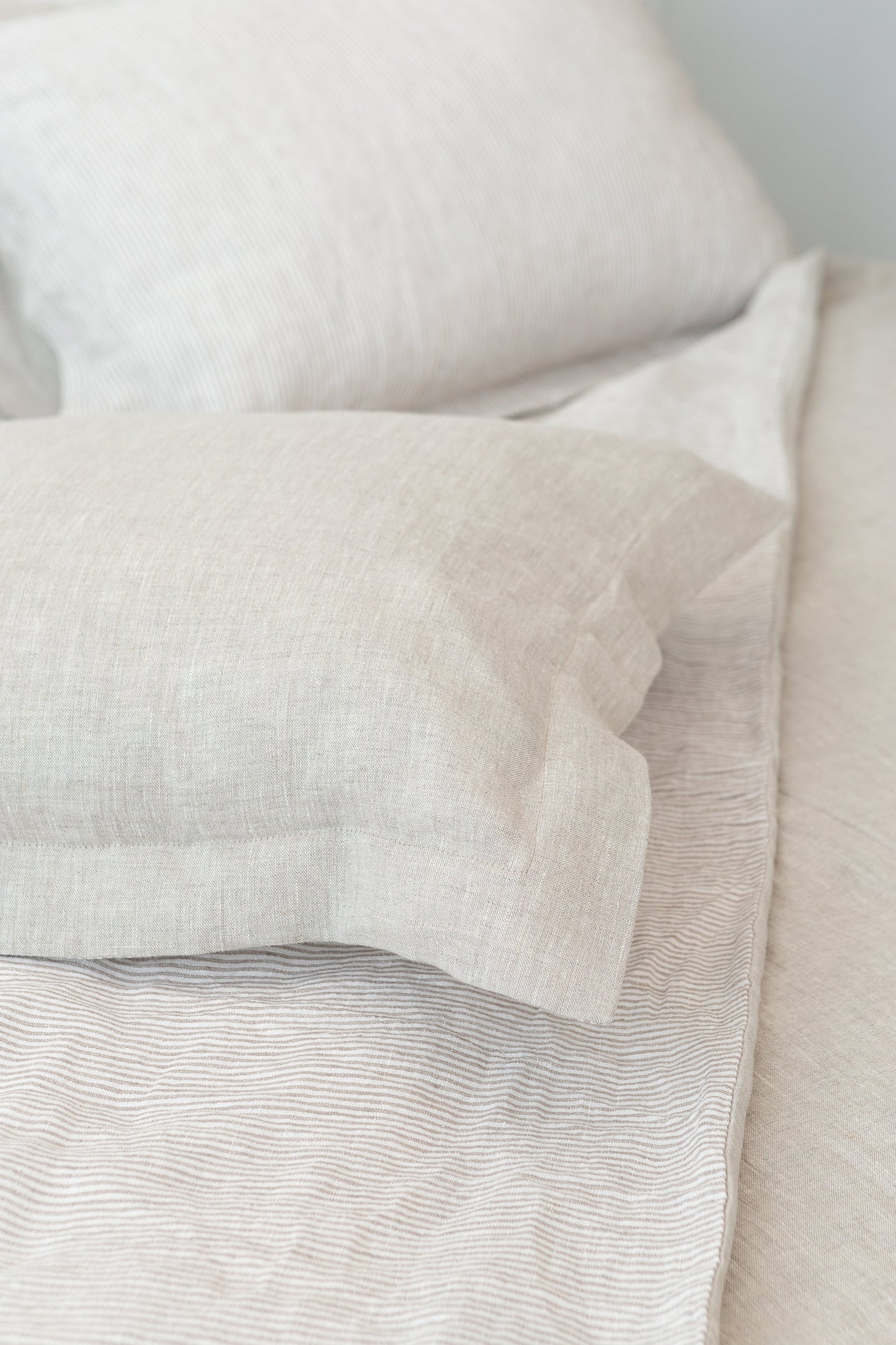 Pellavavuodevaatesetti - luonnonvaalea ja raidallinen beige, kaksipuolinen
