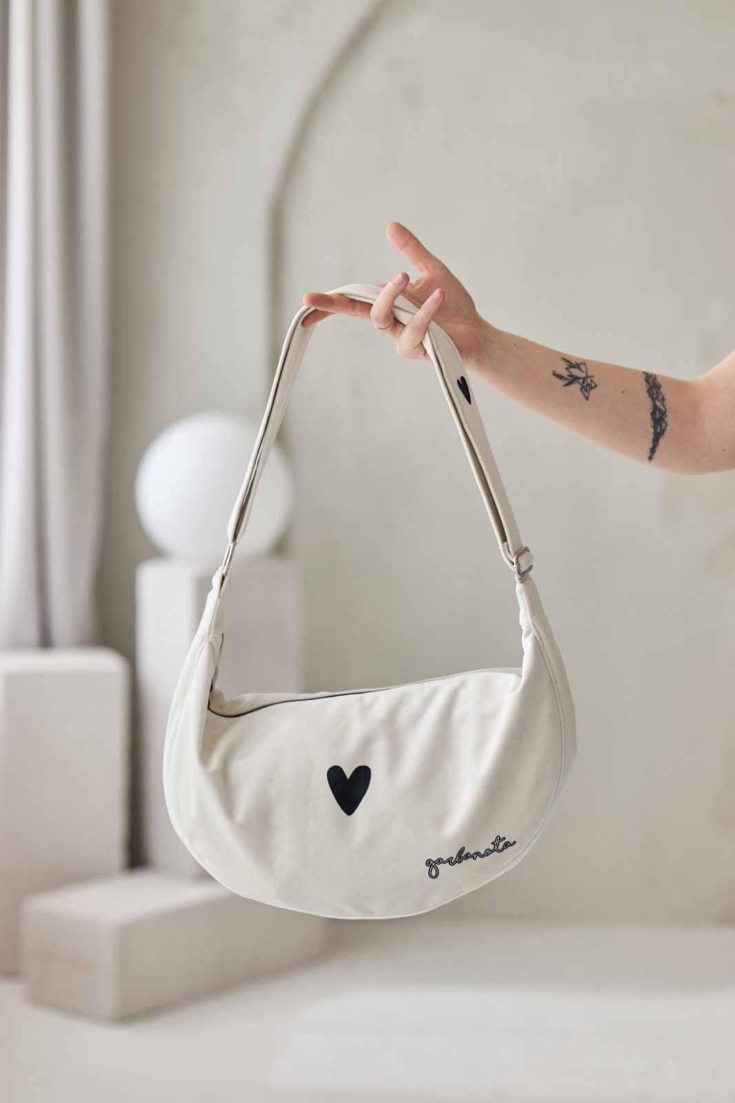 Hobo Bag Heart - White
